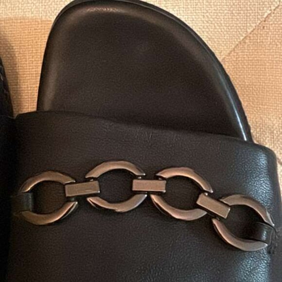 Karl Lagerfeld Paris Black Leather Chain Slide Sandal Size 35 - Picture 4 of 8